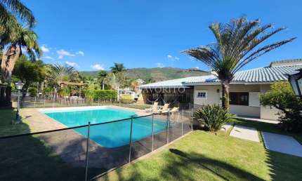 Casa com piscina no Condomínio Flamboyant  em Atibaia/SP