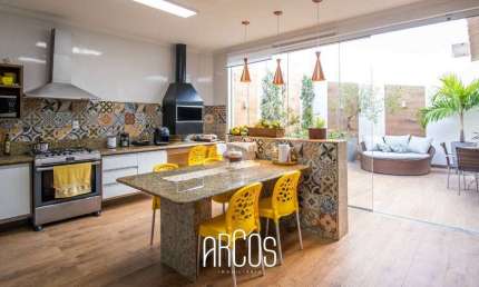 Casa no Condomínio Rota do Sol, na Av. Melício Machado, na Aruana