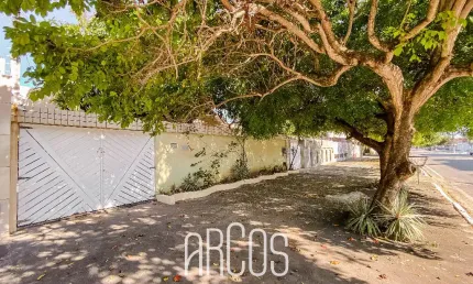 Casa na Atalaia, a 100m da Orla, na rua do Hotel Ibis. 396m²