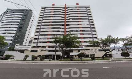 Apartamento no Jardins, Av. Francisco Porto. Edifício Premium, 120m², ¾ com suíte e varanda. Andar alto, Norte/Leste.