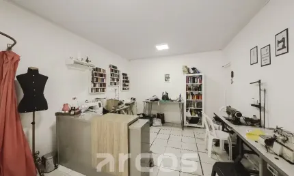 Casa com dois pontos comerciais na Farolândia, 215m². Ponto Comercial no Augusto Franco
