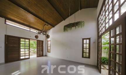 Terras Alphaville Sergipe 2. Casa na Barra dos Coqueiros com 3 quartos e quintal amplo