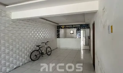 Casa na Farolândia, próxima à UNIT. Casa dupla com 5 quartos, 250m²
