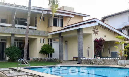 Sobrado para venda tem 450 metros quadrados com 4 quartos em Coroa do Meio - Aracaju - SE