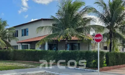 Casa no condomínio Costa Marina com 545 m², 4 quartos, sendo 2 suítes, piscina privativa e área gour