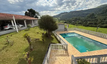 Chácara / sítio com 4 quartos à venda na Praça dos Andradas, Zona Rural, Jacutinga