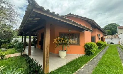 Casarão em amplo lote único com 3 dormitórios à venda, 285 m² por R$ 1.700.000 - Extensão do Bosque - Rio das Ostras/RJ