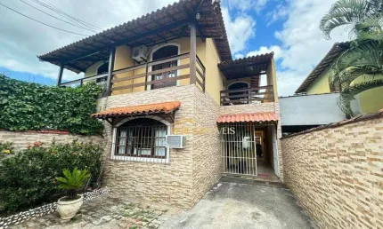 Excelente casa duplex meio lote com 3 quartos, área gourmet, piscina e churrasqueira à venda, 161 m² - Centro/Village Sol e Mar-Rio das Ostras/RJ