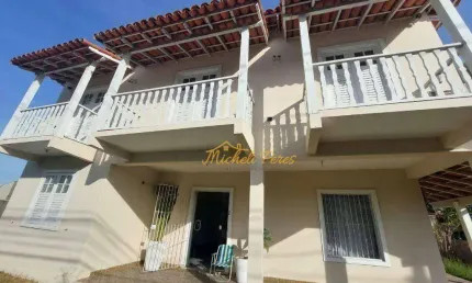 Excelente casa duplex em terreno inteiro, de frente para pista e próximo da praia do Centro, com 5 quartos para alugar,180 m²-Centro-Rio das Ostras/RJ