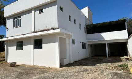 Ponto comercial, de 10.000m2 com escritórios, refeitório, banheiros, na rodovia Rio das Ostras/ Macaé. Rj.