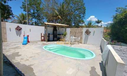 Proprietade de 800m2, com pes frutiferos, criação de galinhas de granja, peixes, com piscina, área gourmet/ canta galo/ Rio das Ostras/ RJ