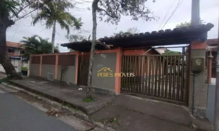 Casa línear 3 quartos, 165m2 no centro da cidade Rio das Ostras. Garagem para 3 carros e quintal.