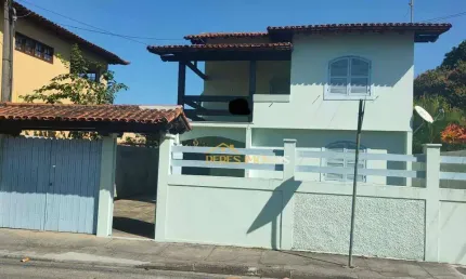 Casa para alugar no CENTRO com 3 Dormitorios, 120 m² por R$ 3.091/mês - Novo Rio Das Ostras - Rio das Ostras/RJ