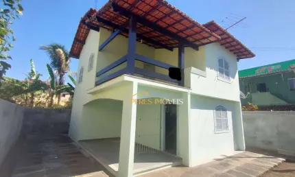 Casa com ótima oprtunidade de locação, com 03 quartos, garagem para 02 carros, centro de Rio das Ostras/ RJ.