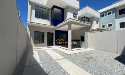 MORE A 50 METROS DA PRAIA em Casa de Alto Padrão com 3 Suites à venda, por R$ 790.000 em Costazul