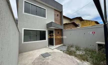 OPORTUNIDADE! Casa duplex na primeira quadra da rodovia com 3 quartos à venda - R$450.000,00 - Village Rio das Ostras - Rio das Ostras/RJ