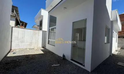 Casa linear com 2 quartos à venda, próximo da rodovia, 65 m² - Extensão Serramar - Rio das Ostras/RJ