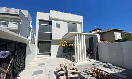 Lançamento de casa de alto padrão com 3 suítes à venda por r$ 810.000 - costa azul - rio das ostras/rj