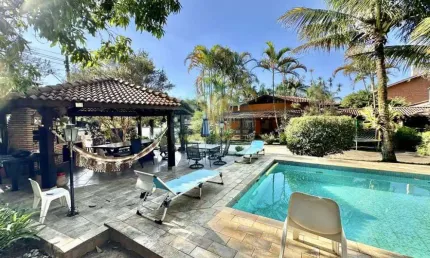 Casa em condomínio fechado com 3 quartos à venda na Rua das Camélias, Granja Viana, Carapicuíba, 503 m2 por R$ 1.790.000