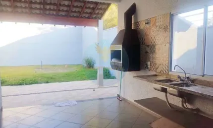 Casa com 4 suítes e área gourmet em condomínio arborizado