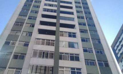 Cobertura com aproximadamente 320m², 4 Quartos sendo 2 Suítes, 2 vagas!