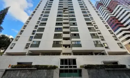 Apartamento com aproximadamente 120m2, 3 Quartos sendo 1 Suíte, Dep completa, 2 vagas!