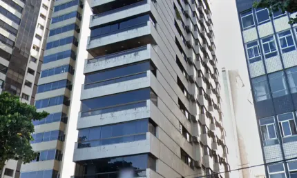 Apartamento com 230m2, 4 Quartos sendo 4 Suíte, Dep Completa, 3 Vagas!