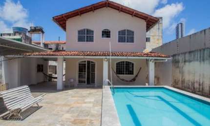 Casa com 3 Quartos sendo 1 suíte, 3 banheiros, 2 vagas!