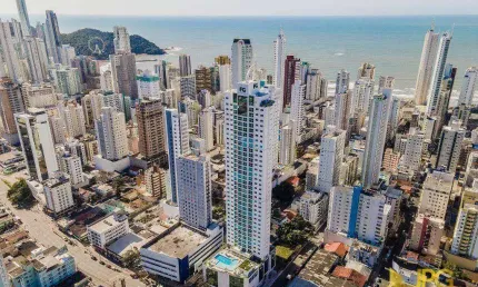 Apartamento no Edifício Falcon Tower – Sofisticação e Conforto no Centro de Balneário Camboriú