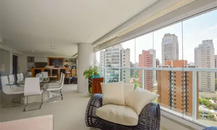 Apartamento à venda na Avenida Juriti, Moema, São Paulo