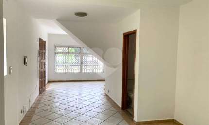 Casa com 2 quartos à venda na Rua Hungara, Vila Romana, São Paulo