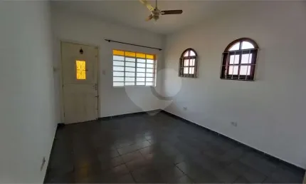 Casa com 2 quartos à venda em Vila Hamburguesa - SP
