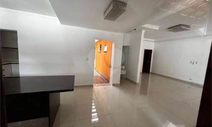 Casa térrea com 3 quartos à venda ou para locação em Chácara Seis De Outubro - SP