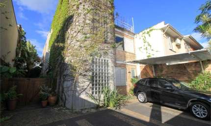 Sobrado com 5 quartos à venda ou para locação em Vila Madalena - SP
