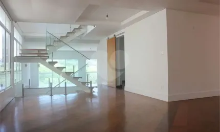 Casa com 4 quartos à venda ou para locação em Alphaville - SP