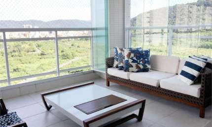 Apartamento à venda na Caminho das Tartarugas, Tortuga, Guarujá