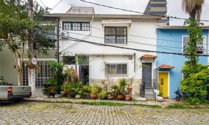 Casa de vila à venda ou para locação em Vila Mariana - SP
