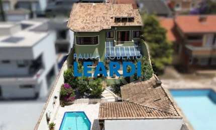 Casa com 3 quartos para alugar na Vila Petrópolis, Atibaia 