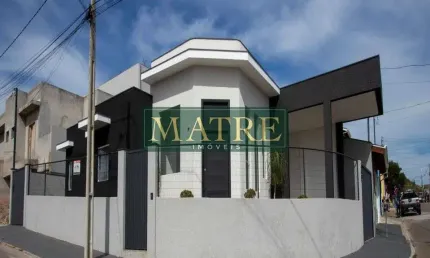 Casa térrea de esquina, com 3 dormitórios sendo 1 suíte