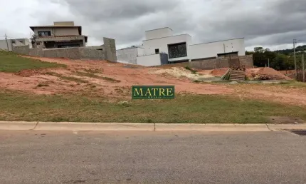Terreno de Esquina em Condomínio Fechado com Projeto Aprovado