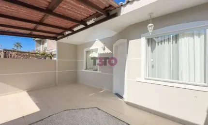 Casa com 3 quartos à venda na Rua Professora Lourdes Grutter Bonin, 1020, Parque da Fonte, São José dos Pinhais por R$ 430.000