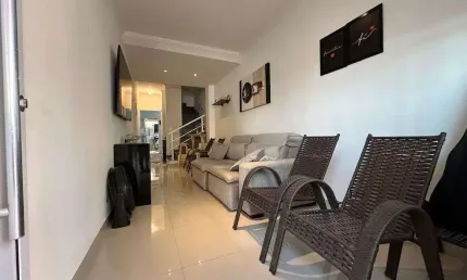 Sobrado em Praia Grande, Vila Caiçara com 02 dorm com vista mar.