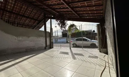 Casa em Praia Grande, na Tupi com 02 dor e 90 m2 de área útil.