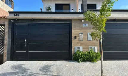 Sobrado Duplex Alto Padrão em Praia Grande no Maracanã com 03 suites e Piscina.