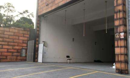 Sala comercial para alugar na Avenida Marginal, Parque São George, Cotia