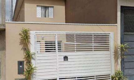 CASA COM TRÊS DORMITÓRIOS E DUAS VAGAS EM JANDIRA - JARDIM ANA CRISTINA