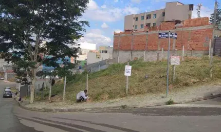 TERRENO DE ESQUINA PARA LOCAÇÃO NO JARDIM DOS ALTOS - BARUERI