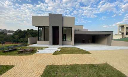 CASA SEMI TERREA A VENDA - COND BURLE MAX - ALPHAVILLE