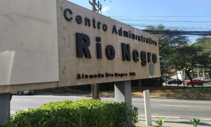 ALUGA-SE CONJUNTO COMERCIAL 215 M² MOBILIADA ALPHAVILLE