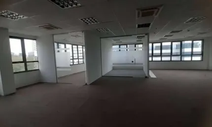 Sala comercial para alugar na Avenida Sagitário, Sítio Tamboré Alphaville, Barueri